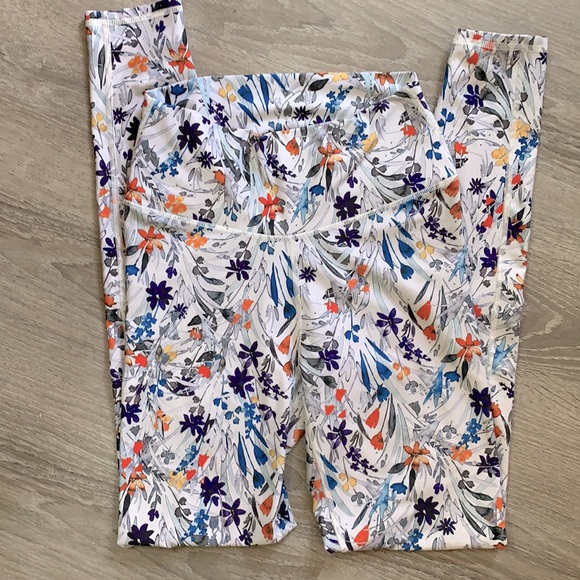 Fabletics High Waisted Leggings - Picture 5 of 5